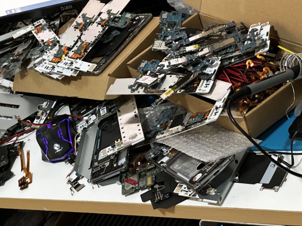 Nên dùng box mạch xanh hay box mạch trắng của Box Phone Farm 12 Ưu điểm nổi bật của box mạch xanh